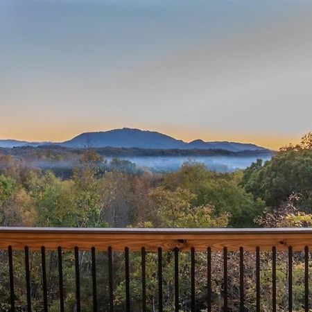 Luxury 12-Bedroom Cabin With Indoor Pool, Hot Tub & Movie Theater, Sleeps 36 سيفيرفيل المظهر الخارجي الصورة