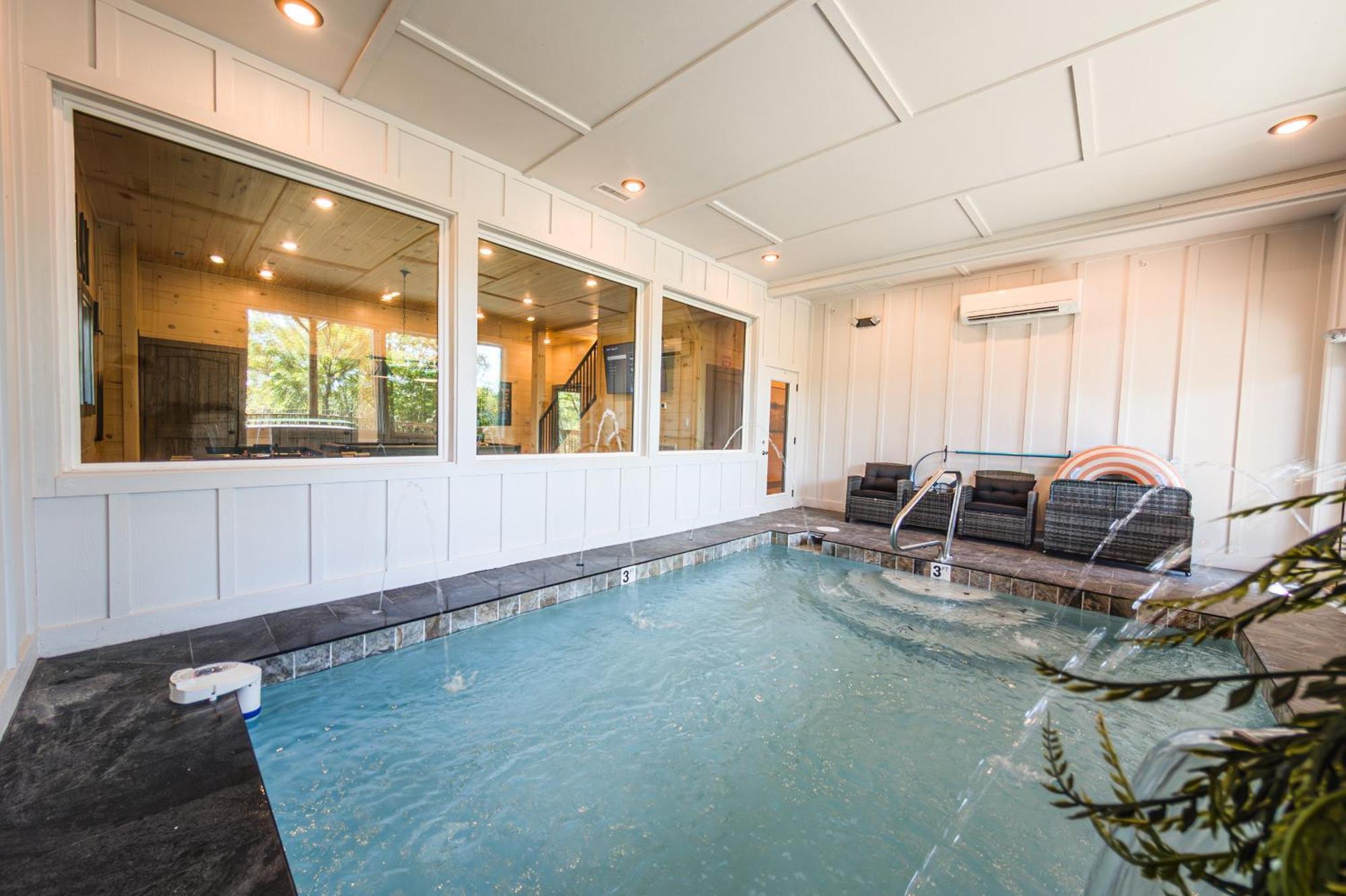 Luxury 12-Bedroom Cabin With Indoor Pool, Hot Tub & Movie Theater, Sleeps 36 سيفيرفيل المظهر الخارجي الصورة