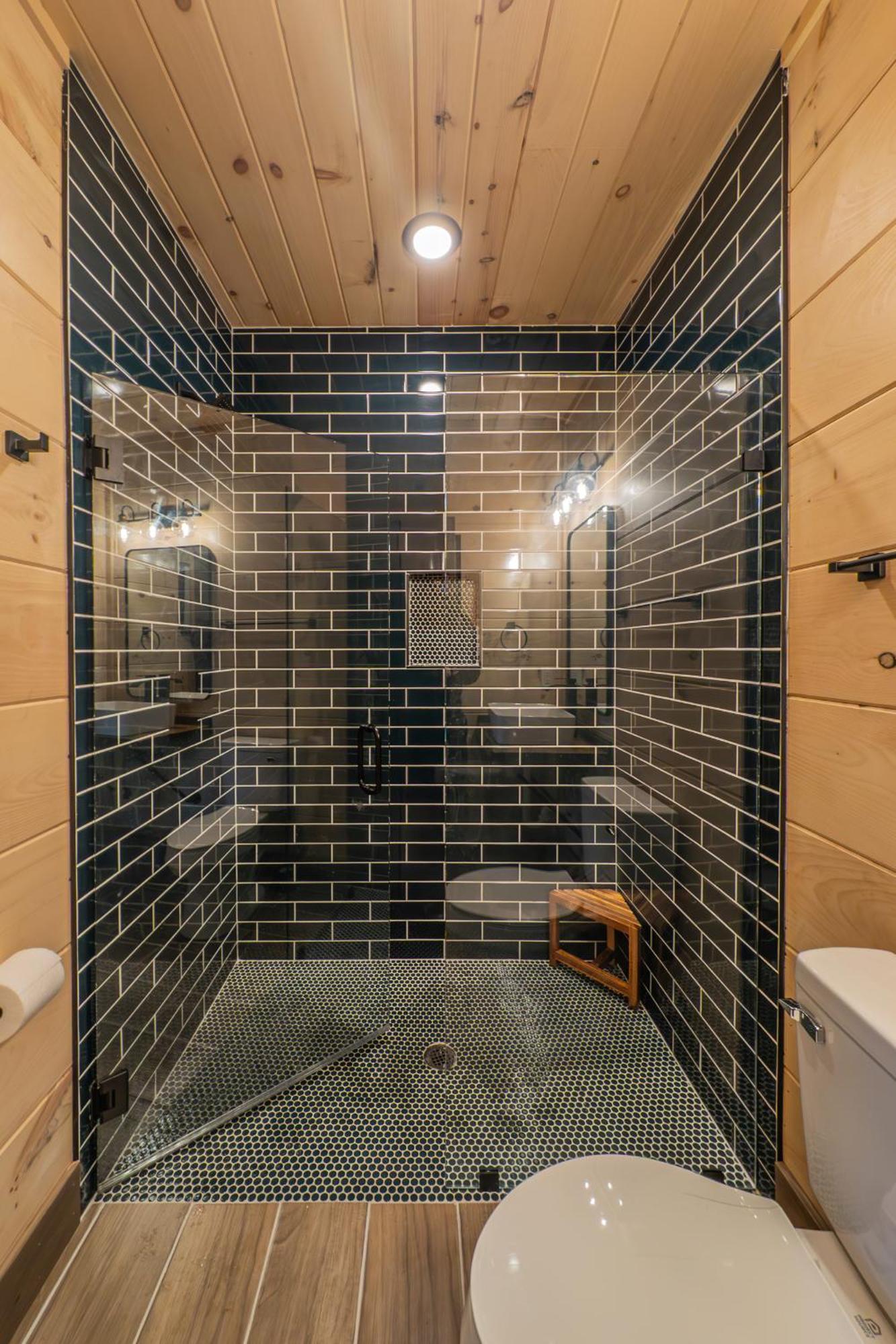 Luxury 12-Bedroom Cabin With Indoor Pool, Hot Tub & Movie Theater, Sleeps 36 سيفيرفيل المظهر الخارجي الصورة