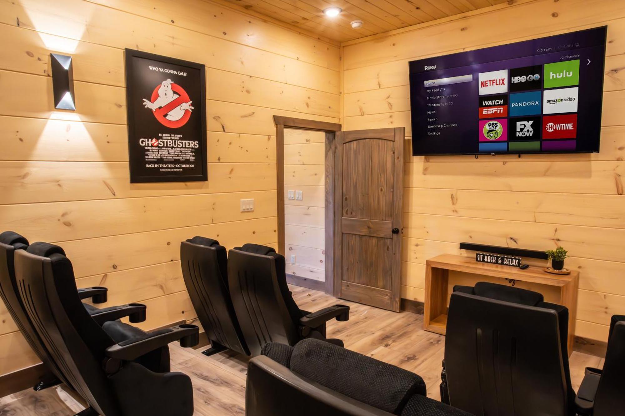 Luxury 12-Bedroom Cabin With Indoor Pool, Hot Tub & Movie Theater, Sleeps 36 سيفيرفيل المظهر الخارجي الصورة