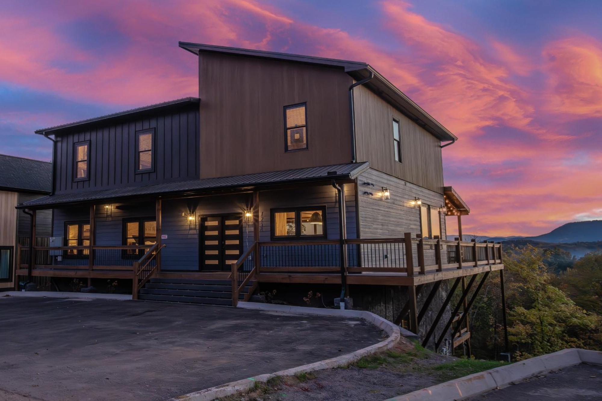 Luxury 12-Bedroom Cabin With Indoor Pool, Hot Tub & Movie Theater, Sleeps 36 سيفيرفيل المظهر الخارجي الصورة