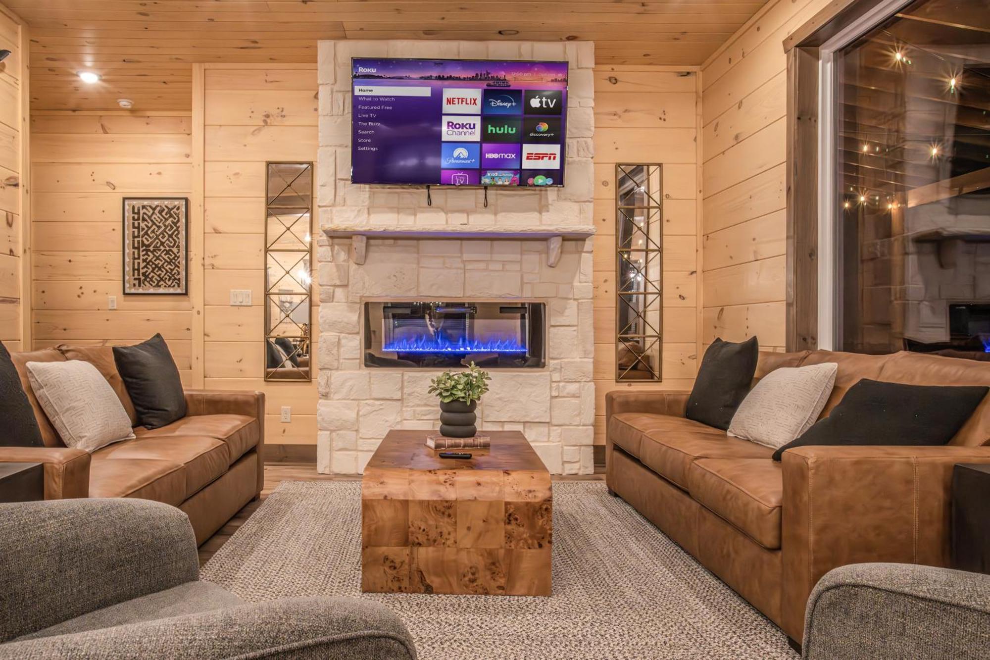 Luxury 12-Bedroom Cabin With Indoor Pool, Hot Tub & Movie Theater, Sleeps 36 سيفيرفيل المظهر الخارجي الصورة