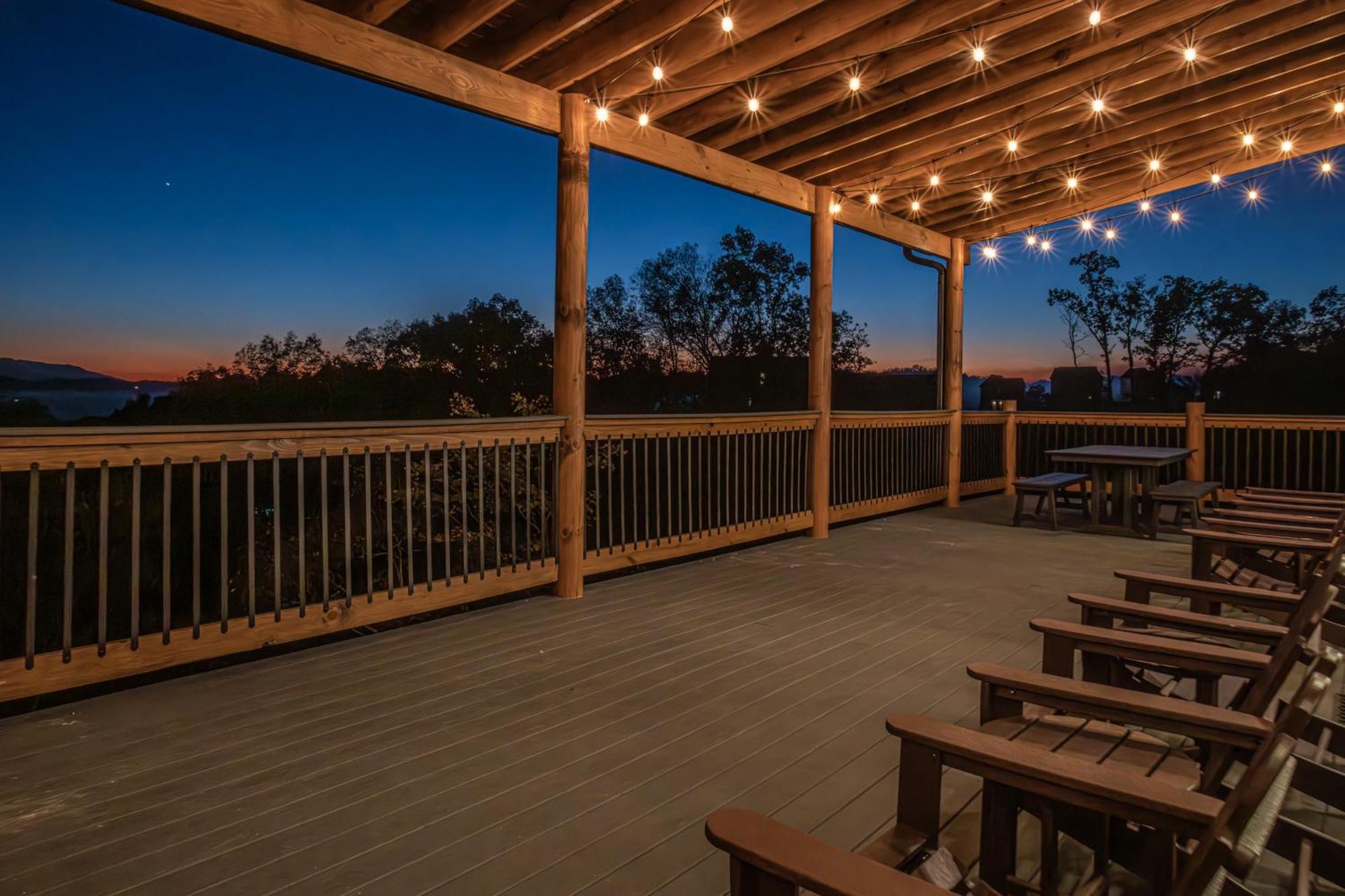 Luxury 12-Bedroom Cabin With Indoor Pool, Hot Tub & Movie Theater, Sleeps 36 سيفيرفيل المظهر الخارجي الصورة