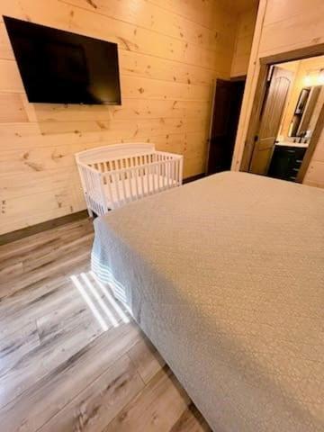 Luxury 12-Bedroom Cabin With Indoor Pool, Hot Tub & Movie Theater, Sleeps 36 سيفيرفيل المظهر الخارجي الصورة
