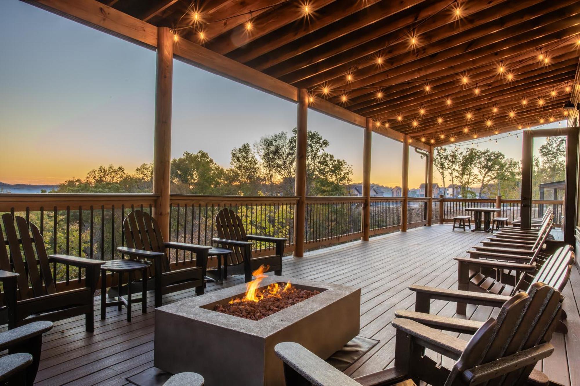 Luxury 12-Bedroom Cabin With Indoor Pool, Hot Tub & Movie Theater, Sleeps 36 سيفيرفيل المظهر الخارجي الصورة